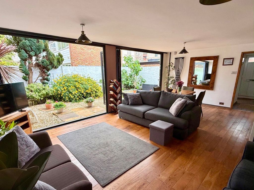 Property photo 3 of 14 Sitting Room
