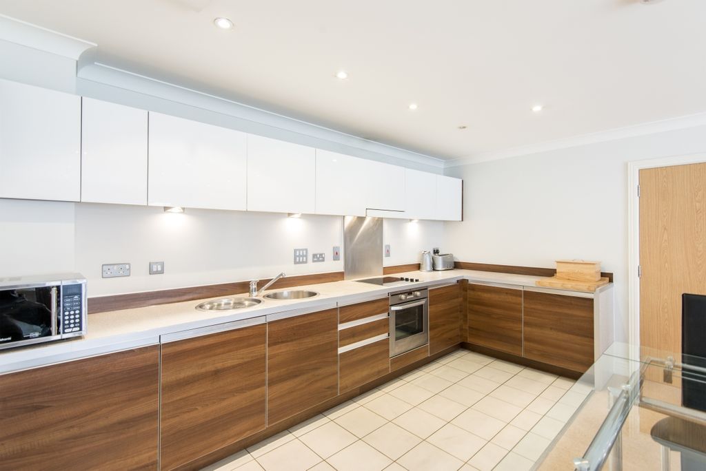 Property photo 3 of 9 Kitchen2