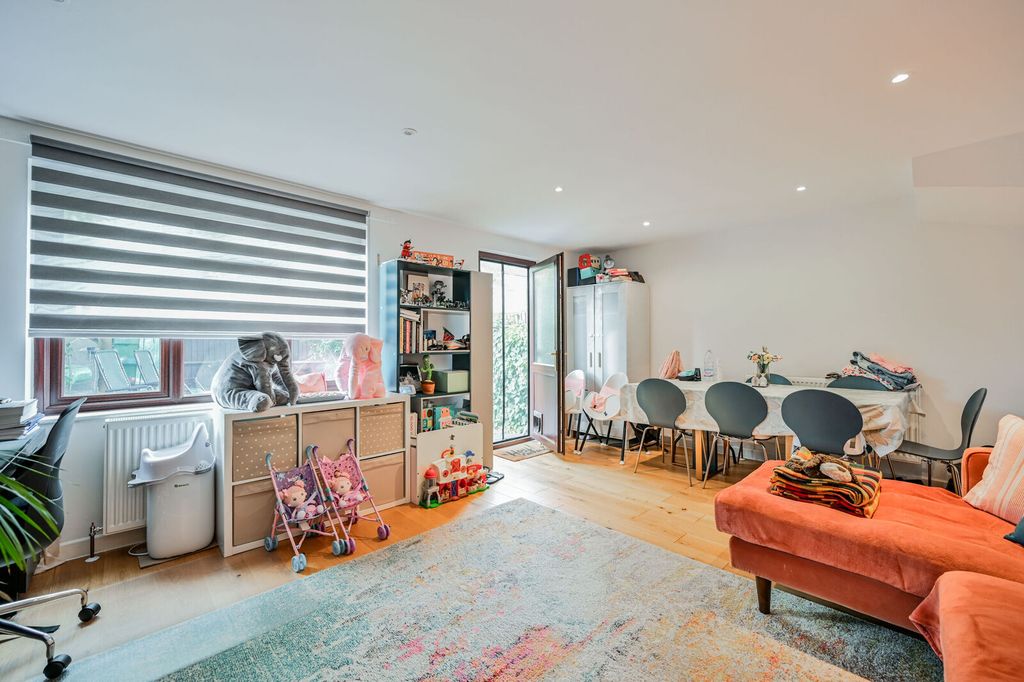 Property photo 3 of 16