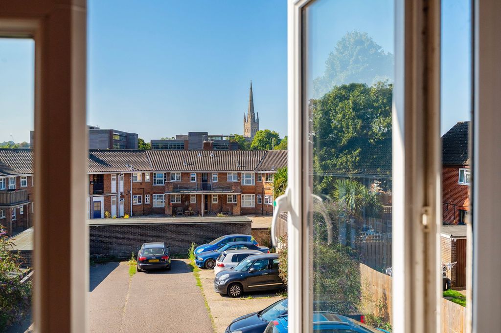 Property photo 2 of 12