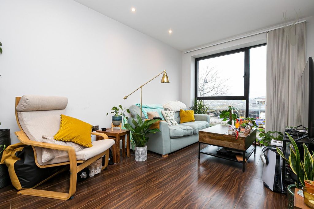 Property photo 2 of 9