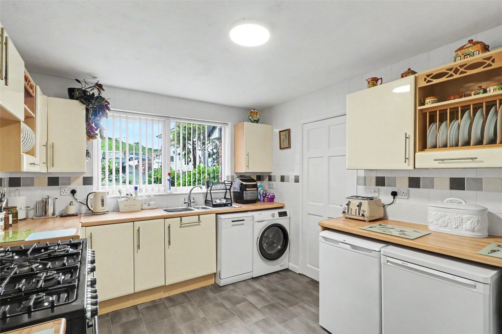 Property photo 3 of 18 3 - Picture No. 06