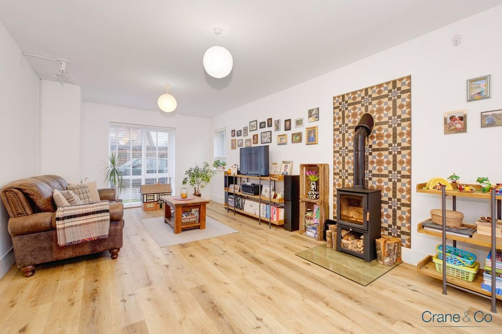 Property photo 2 of 33