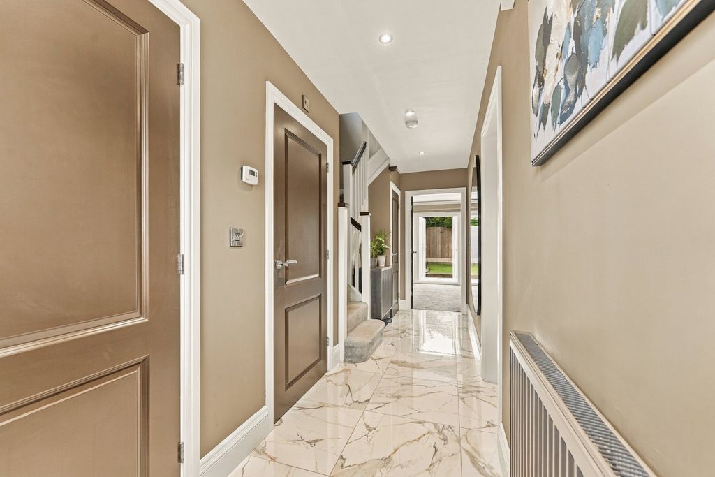 Property photo 2 of 43