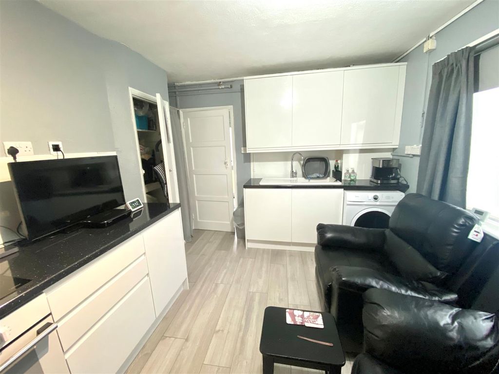 Property photo 3 of 7 3.Jpg