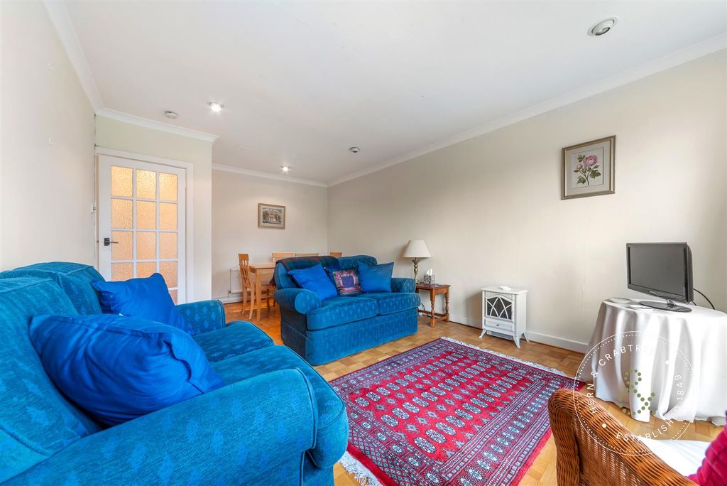 Property photo 3 of 20 Fairlawn-Court-14.Jpg