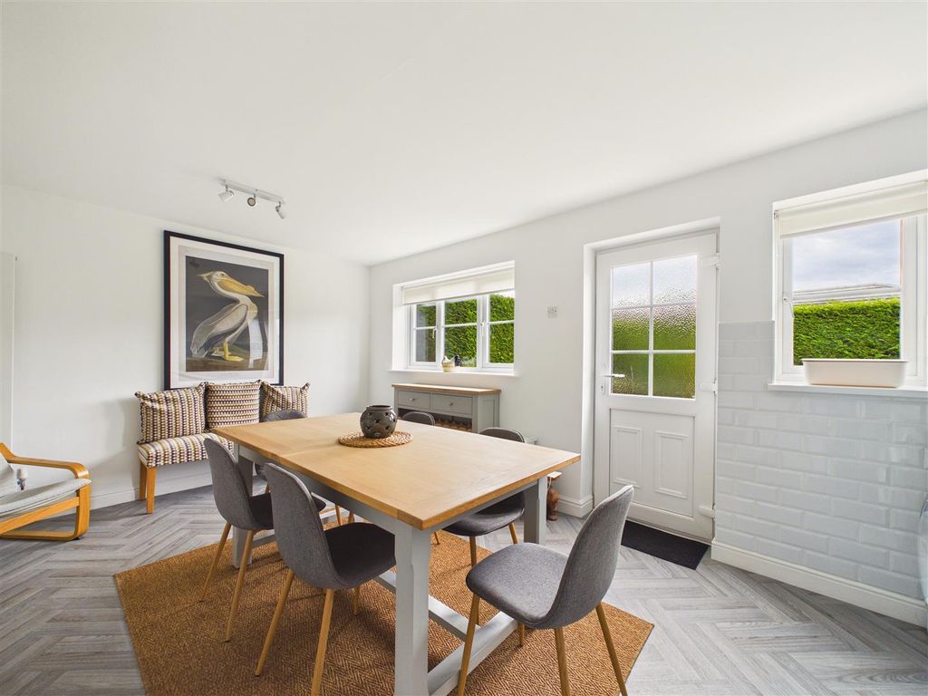 Property photo 3 of 13 Cam03303G0-Pr0331-Still004.Jpg