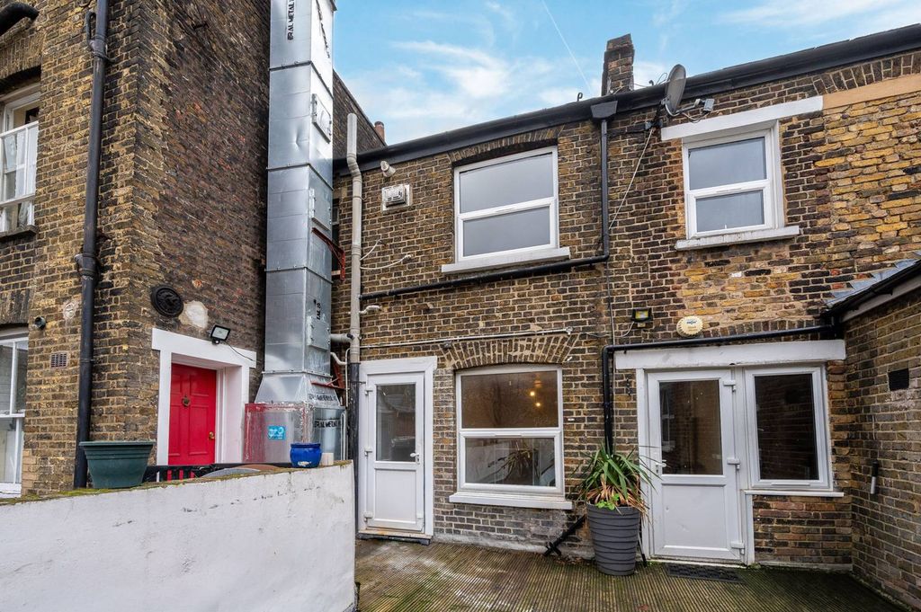 Property photo 1 of 2