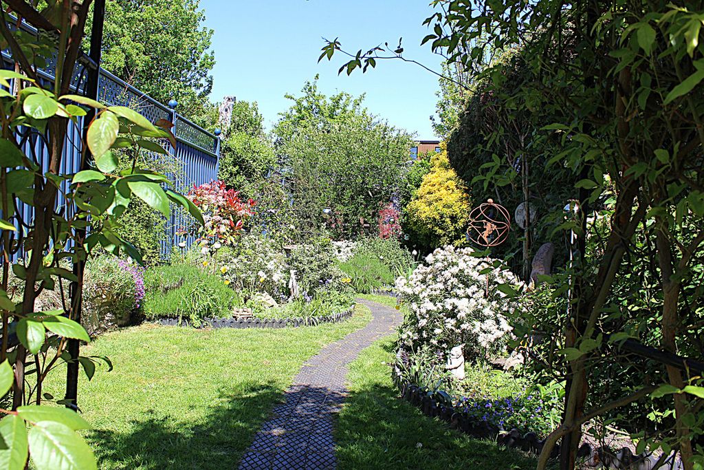 Property photo 3 of 20