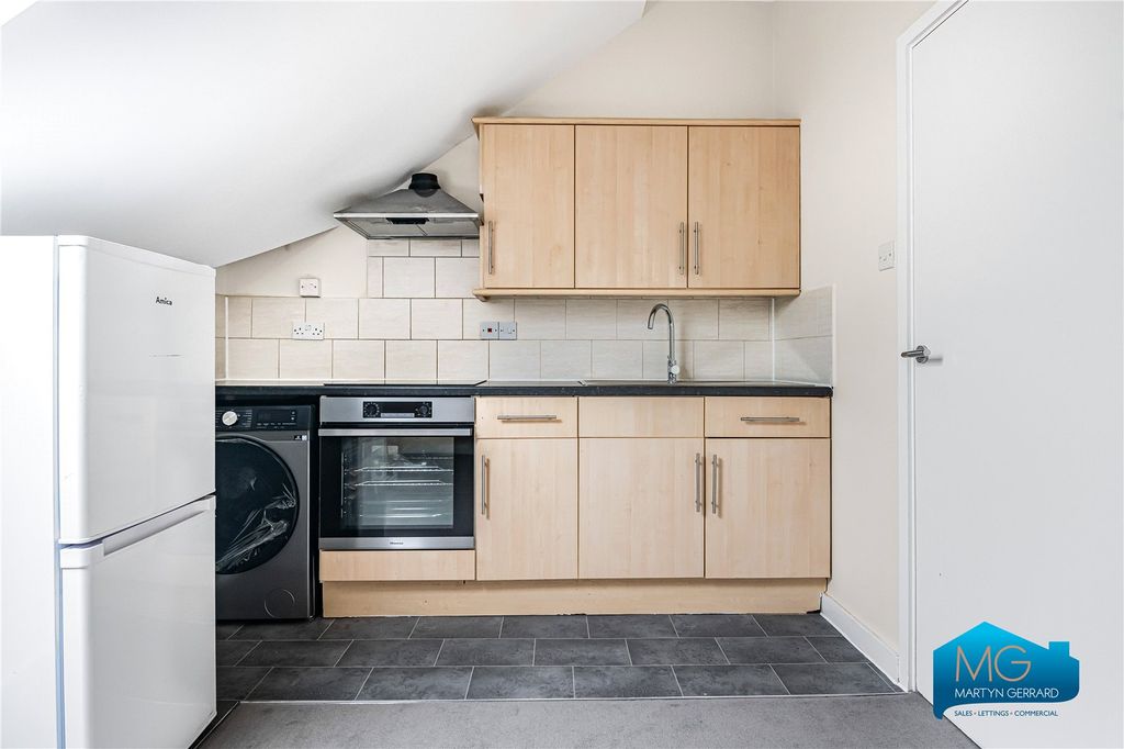 Property photo 2 of 10 Picture No. 32