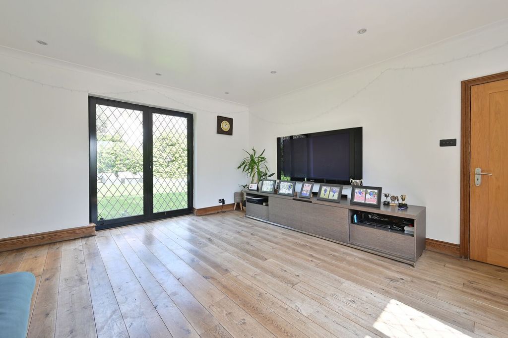 Property photo 2 of 23