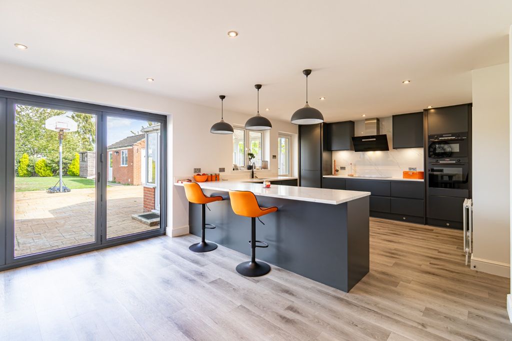 Property photo 3 of 44 4527392