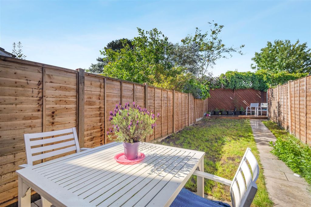 Property photo 2 of 10 8690370-Exterior07.Jpg