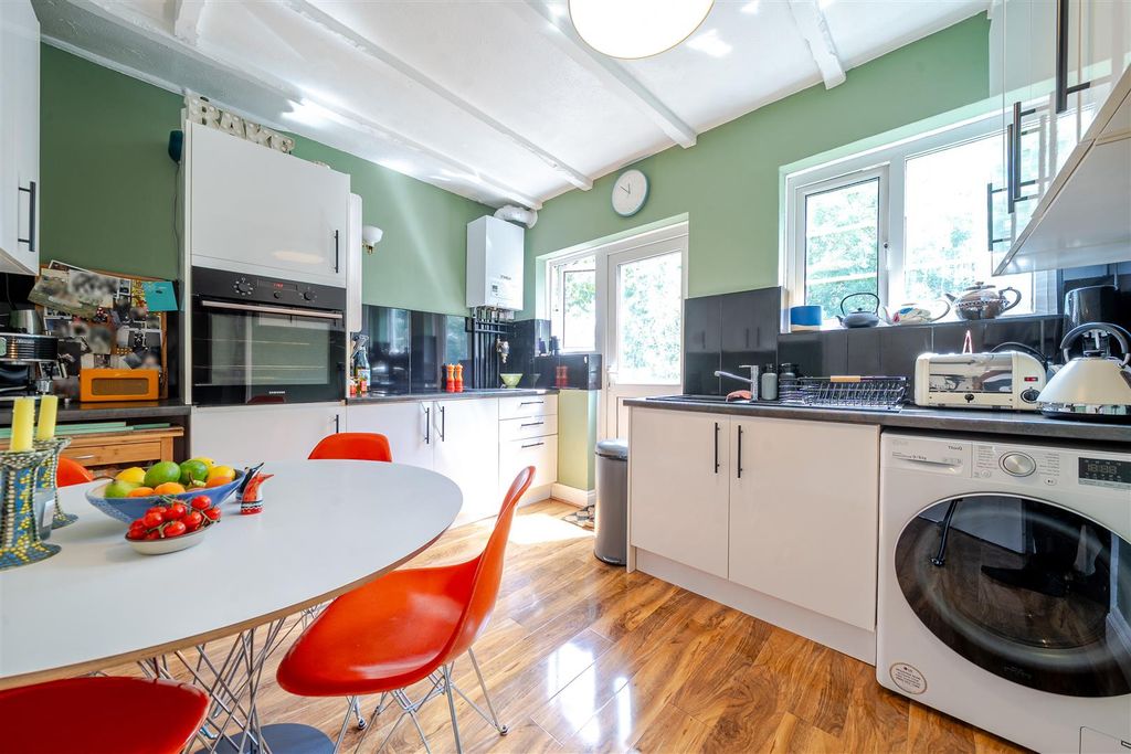 Property photo 1 of 11 1315740-16-685E7Fb0Bc65A.Jpg