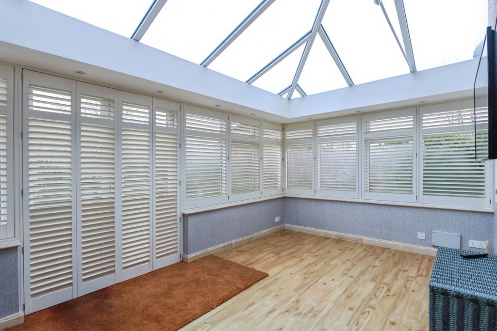 Property photo 3 of 19 Conservatory