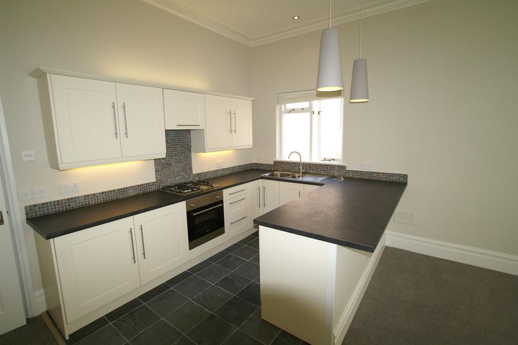 Property photo 3 of 8 5 Warwick New Rd 006.Jpg