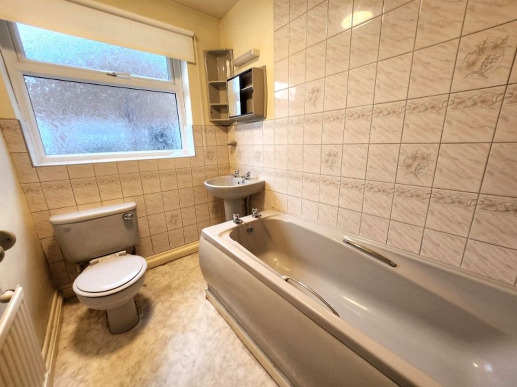 Property photo 3 of 8 Bathroom