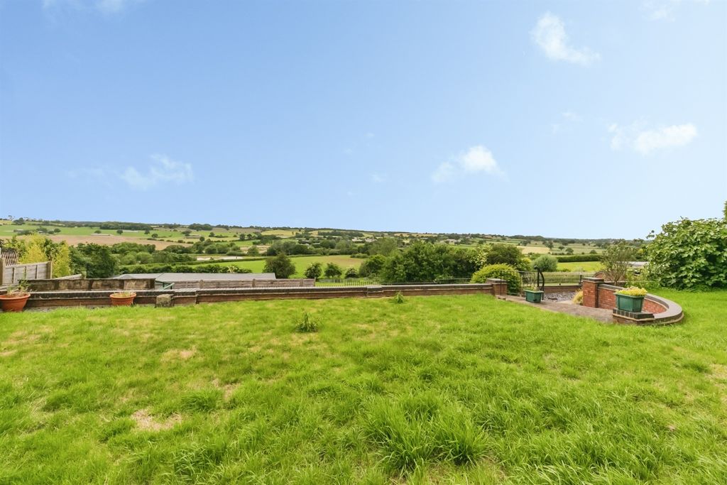 Property photo 3 of 25 Gardens: