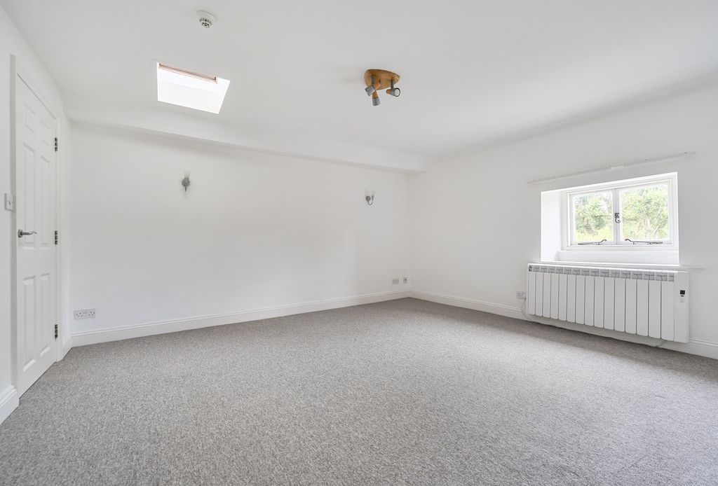 Property photo 3 of 8 Picture 3