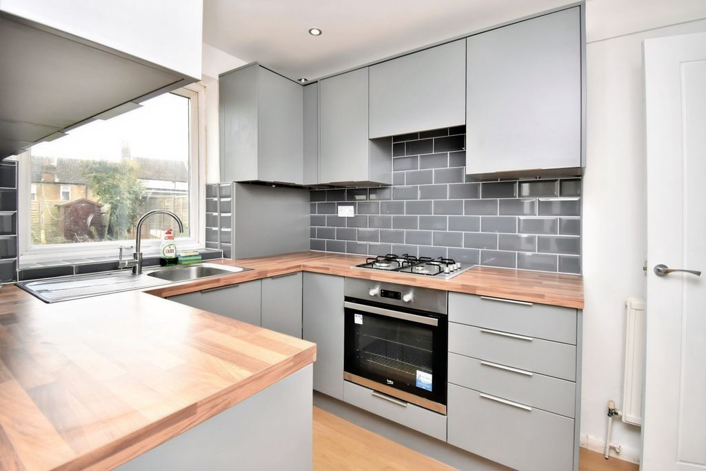 Property photo 2 of 8 Kitchen