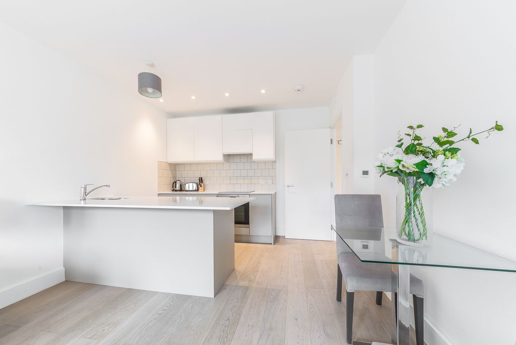Property photo 2 of 10 Flat 20, Osborn House, 40 Osborn Terrace, London, Se3 9Gb