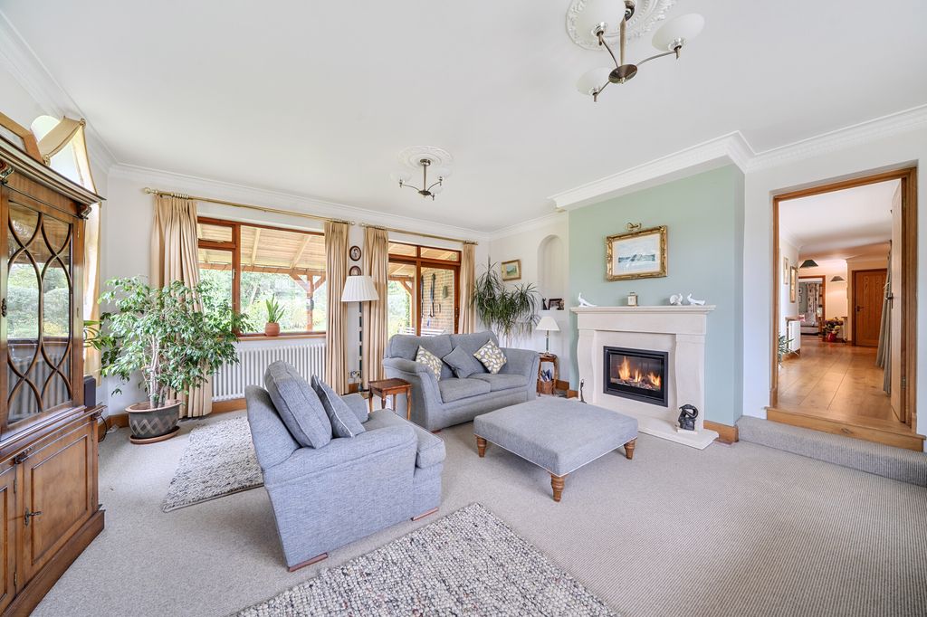 Property photo 3 of 12