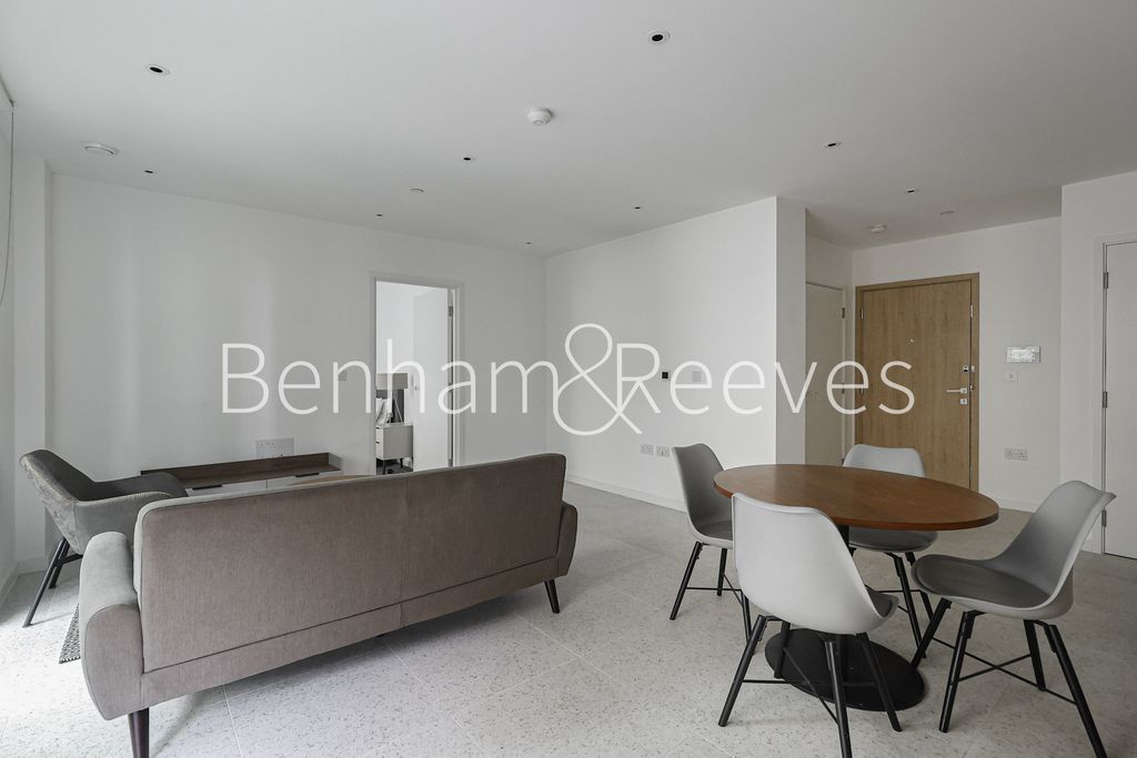 Property photo 2 of 11 Bright