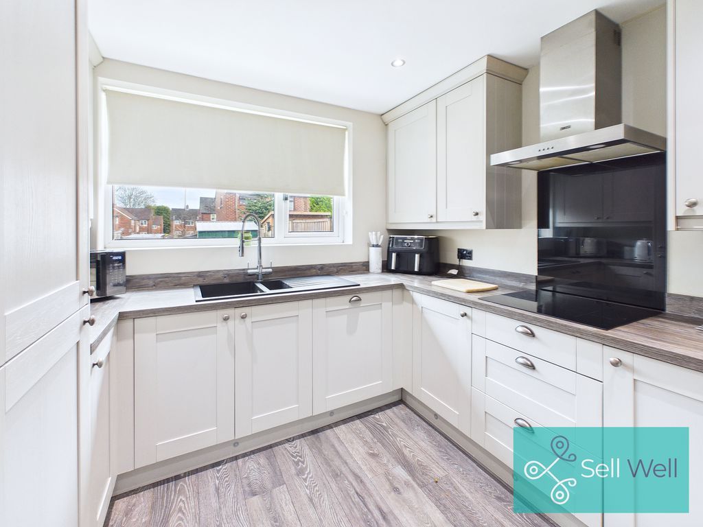 Property photo 2 of 18 Kitchen