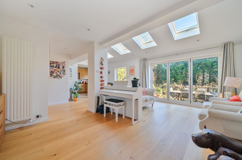 Property photo 3 of 26 1383909-16-692069...