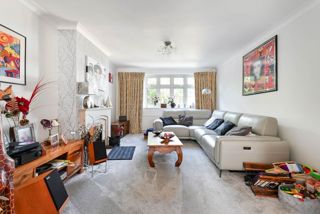 Property photo 2 of 17