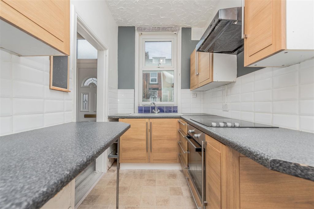 Property photo 3 of 14 Fitted Kitchen: