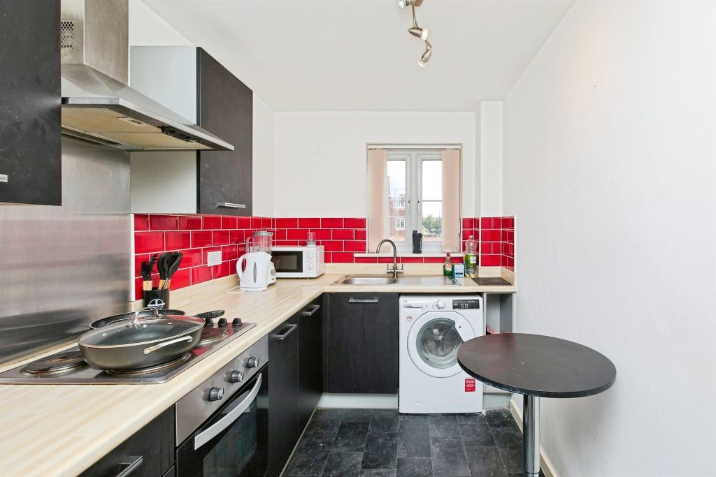 Property photo 3 of 8 Kitchen