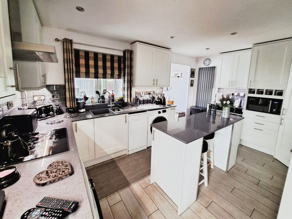 Property photo 3 of 13 Kitchen 1