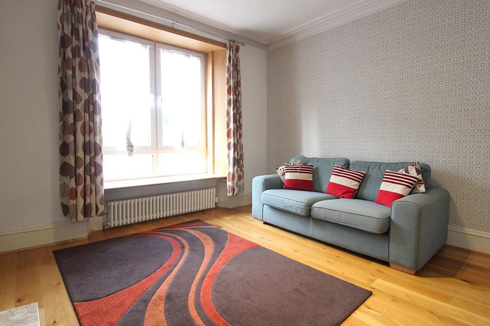 Property photo 2 of 7 Lounge Alt 2