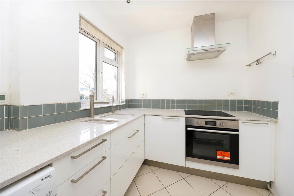 Property photo 2 of 9 Kitchen