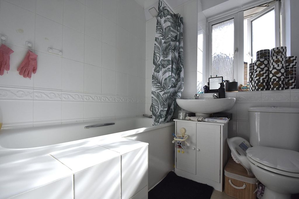 Additional image 6 of 3 bed end terrace house to rentThe Sidings, Cowes PO31