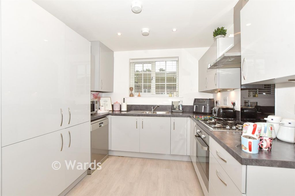 Property photo 3 of 15 Kitchen