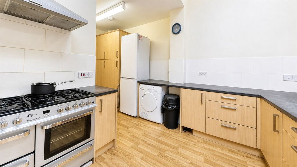 Property photo 2 of 13 6-Harrow-Road-Kitche