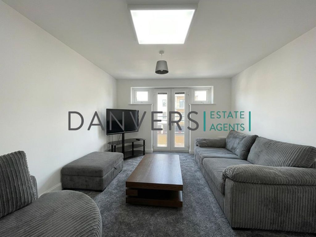 Property photo 1 of 13 Living.Jpg