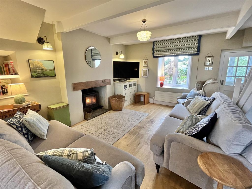 Property photo 2 of 44 Lounge