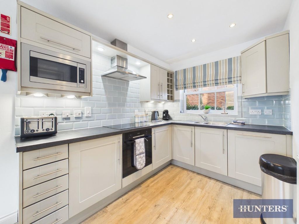 Property photo 3 of 16 Kitchen