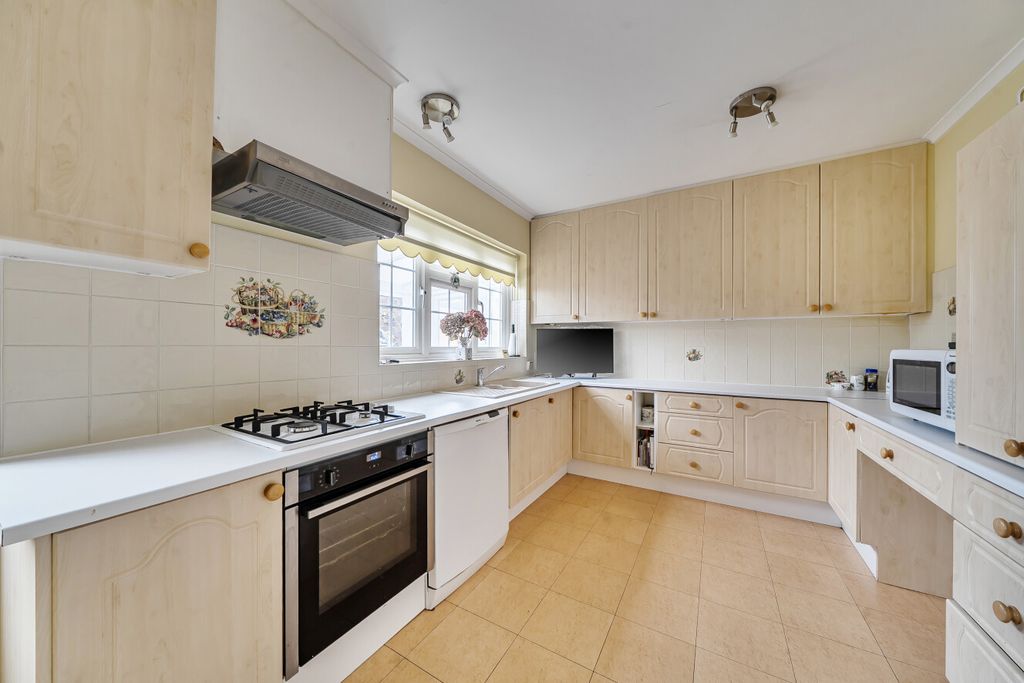 Property photo 3 of 18 1429165-8-69c6Aef...