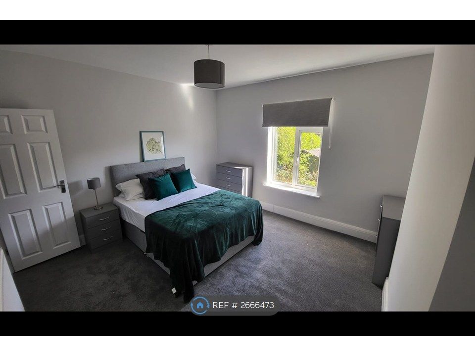 Property photo 1 of 15 Room 2 - Available