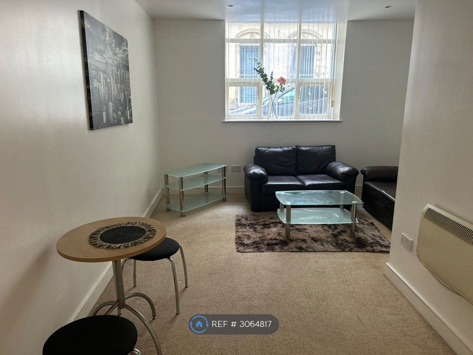 Property photo 1 of 12 Living Room