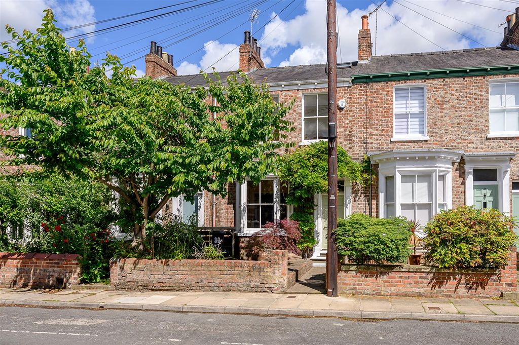 Property photo 1 of 21 External