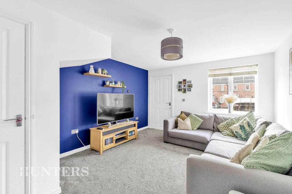 Property photo 2 of 23 Lounge