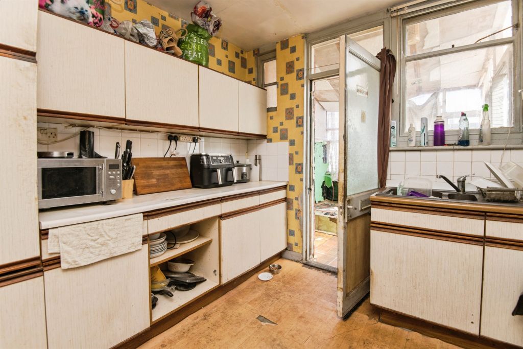 Property photo 3 of 17