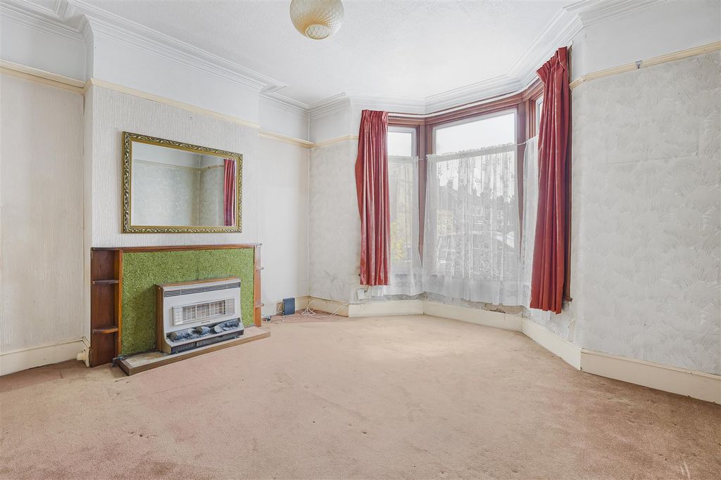 Property photo 2 of 26