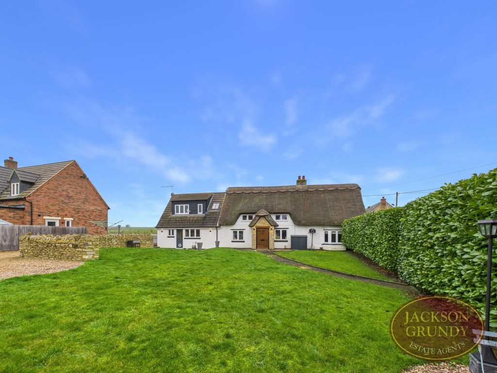 Property photo 2 of 25 The Green Chelveston