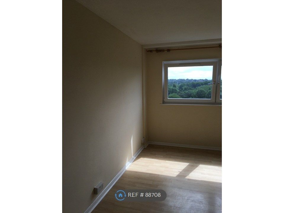 Property photo 3 of 8 Lounge